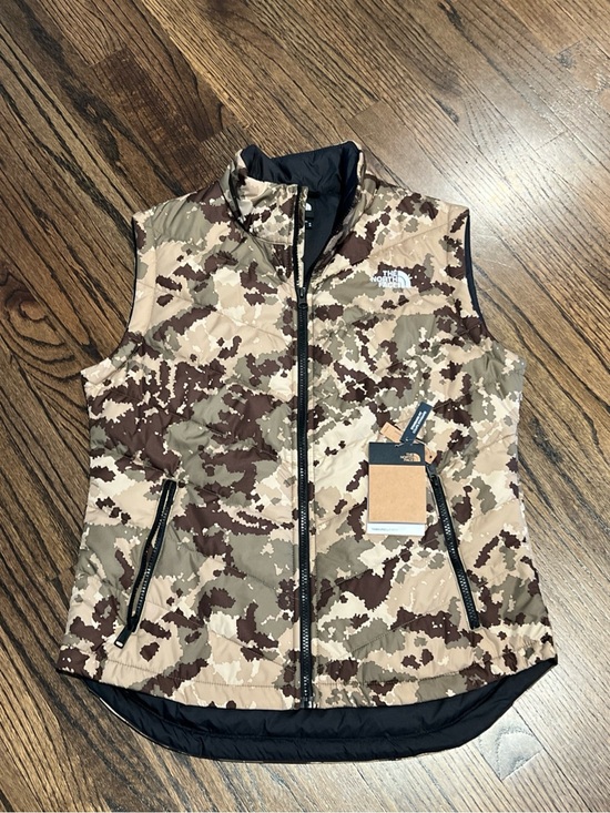 The North Face Jackets & Blazers - The North Face Camo Tamburello Vest. NWT. Size Medium